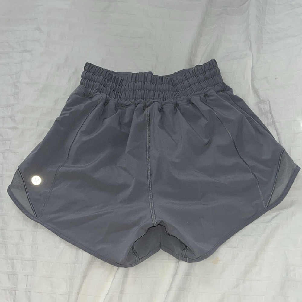 Lululemon Rhino Grey Hotty Hot Shorts, size 0, 4" inseam! 🦏